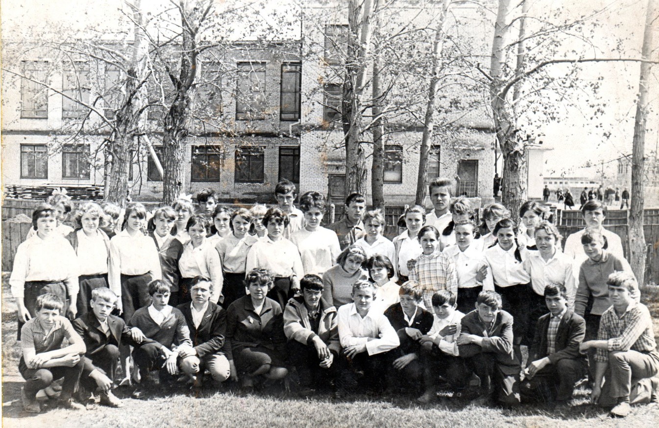 Школа в 1971 году. Ждановская школа 1970. Выпуск 1971 года. Выпуск школ 1971 года. Фотографии 1971 года.